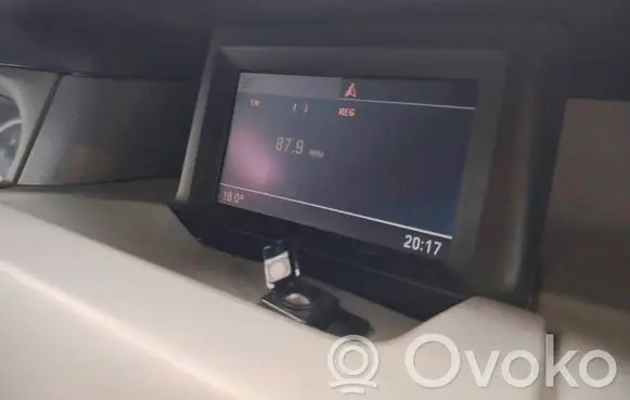 Opel Vivaro Radio/CD/DVD/GPS head unit 