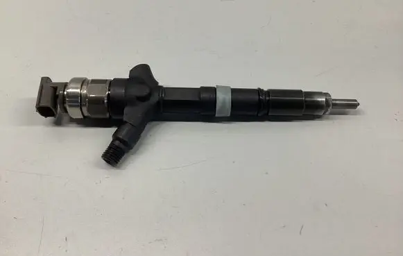Toyota Corolla E120 E130 Fuel injector 236700G010