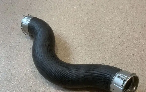 BMW 4 G22 G23 G24 G26 Intercooler hose/pipe 8572856