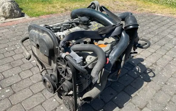 Volvo V70 Engine B5244T 8676498 8658096