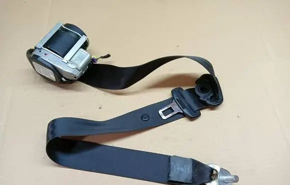 Skoda Octavia Mk2 (1Z) Front seatbelt 1Z0857701C