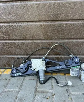 Mercedes-Benz E W211 Front door electric window regulator A2118202942 F849