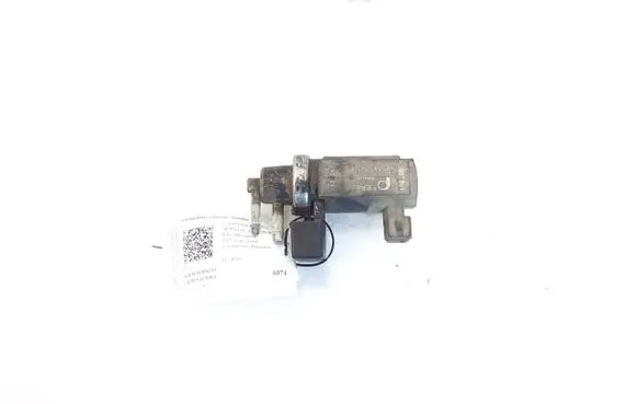 Audi A8 S8 D2 4D Turbo solenoid valve 057906627A