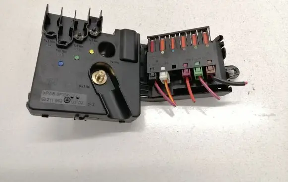 Mercedes-Benz E W211 Fuse module 2119820302