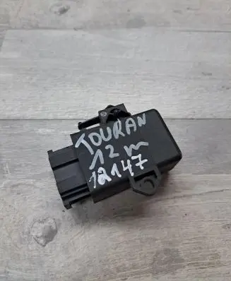 Volkswagen Touran II Seat heating relay 5K0959772