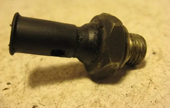 Volvo S70 V70 V70 XC Oil pressure sensor 