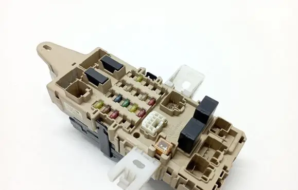 Lexus GS 300 400 430 Fuse module 8922130070 1233004162
