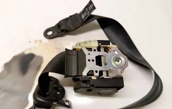 Ford Focus Front seatbelt 34017854D