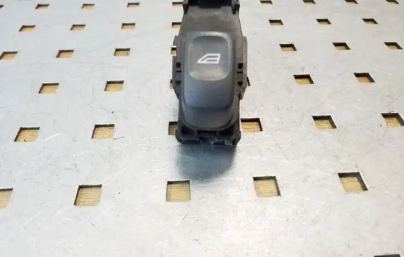 Volvo XC70 Electric window control switch 9472275