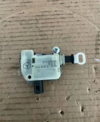 Mercedes-Benz E W211 Central locking motor 2119700125 A2119700125