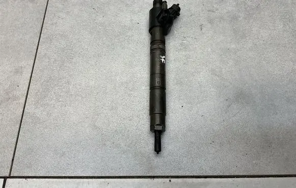 Jaguar XF X250 Fuel injector 9X2Q9K546DB