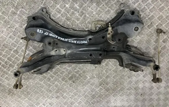 Toyota Auris E180 Front axle beam 11111