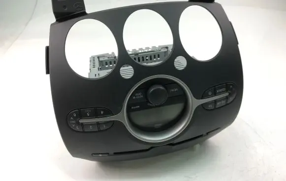 Mazda 2 Radio/CD/DVD/GPS head unit DF74669R0