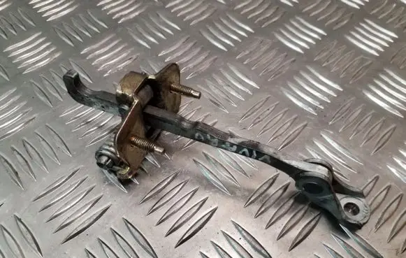 Opel Vivaro Front door check strap stopper