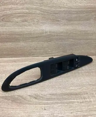 Nissan Primera Electric window control switch 25401AV660