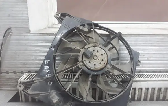 Renault Kangoo I Electric radiator cooling fan 3135103385