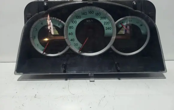 Toyota Corolla Verso AR10 Speedometer (instrument cluster) 838000F091
