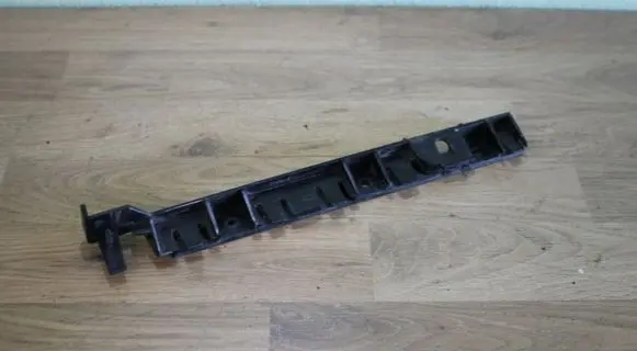 BMW 1 E81 E87 Fender mounting bracket 7118159