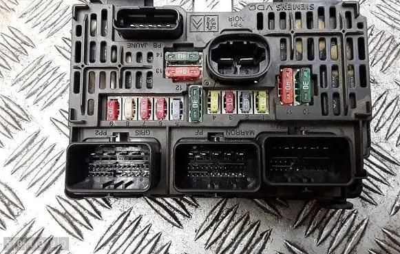 Peugeot 607 Fuse module 9661682780