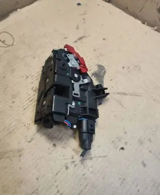 Volkswagen Golf Plus Rear door lock 7L0839015D