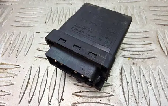 BMW 5 E39 Glow plug pre-heat relay 2246919