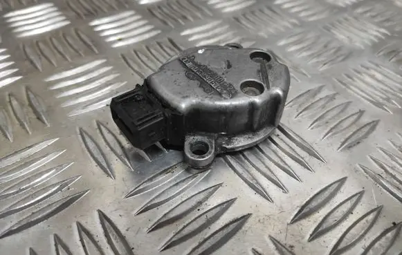 Volkswagen PASSAT B5 Camshaft speed sensor 0232101024 05890516 1235102062