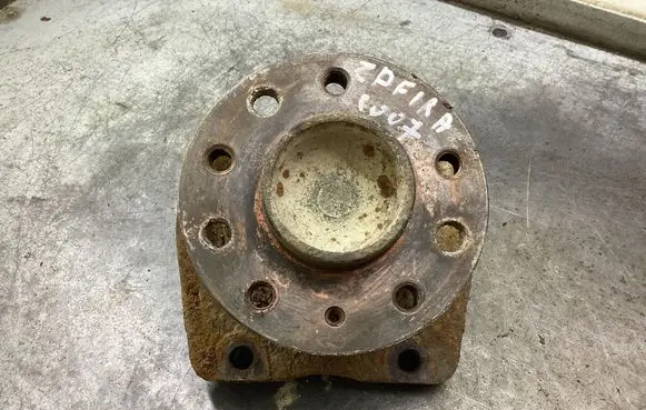 Opel Zafira B Front wheel hub