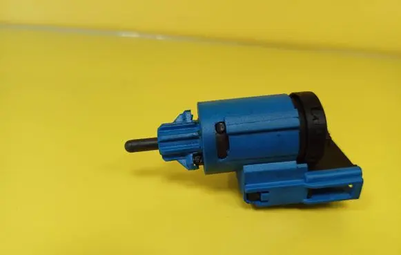 Volkswagen Golf IV Clutch pedal sensor 1J0927189E