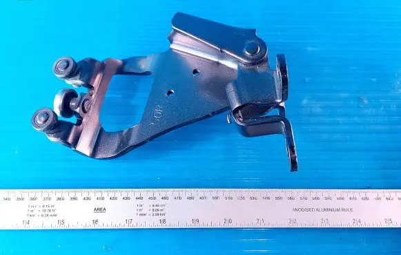 Toyota Sienna XL40 IV Sliding door lower roller guide/hinge 50R