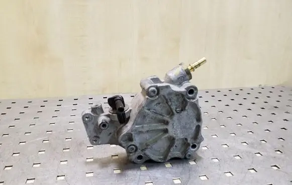 Peugeot 508 Vacuum pump D1711B