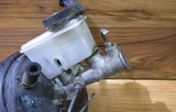 Mazda 323 F Master brake cylinder