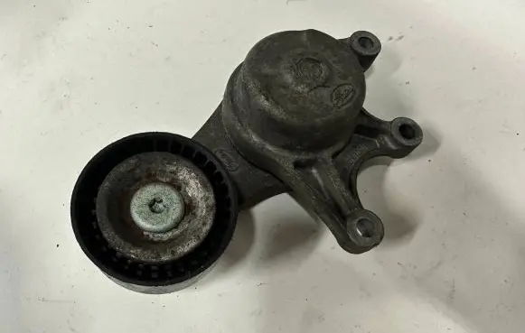 BMW 4 F32 F33 Generator/alternator belt tensioner 7594969