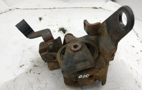 Toyota Corolla Verso E121 Engine mount bracket NOCODE