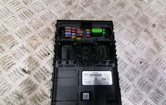 Ford Fiesta Fuse module HU5T15604ECN F005V02639 A13535292