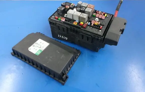 Opel Astra J Fuse box set 13313208