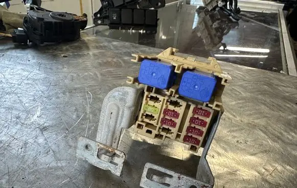 Nissan X-Trail T32 Fuse module