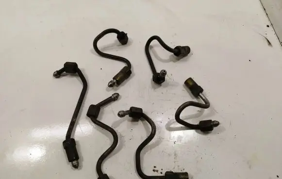 Mazda 5 Fuel injector supply line/pipe 