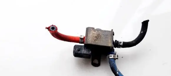 Volkswagen Golf III Turbo solenoid valve 028906283F