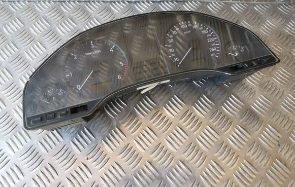 Audi A8 S8 D2 4D Speedometer (instrument cluster) 4D0919033G