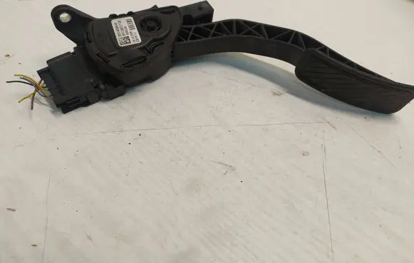 Ford Fiesta Accelerator throttle pedal 8V219F836AA 16122008 6PV00951700