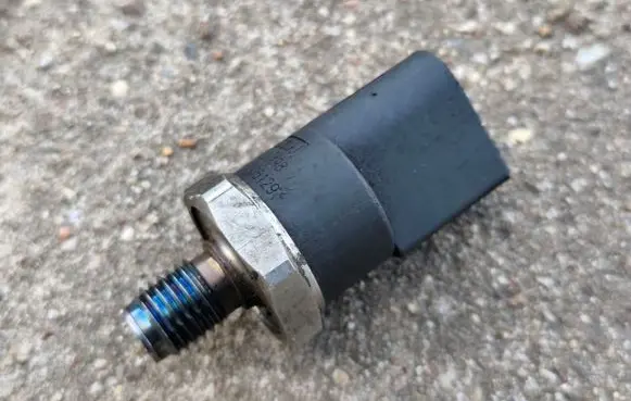 Chrysler PT Cruiser Fuel pressure sensor 0281002498