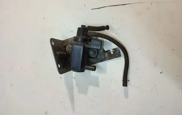 BMW 3 E90 E91 Vacuum valve 7805391