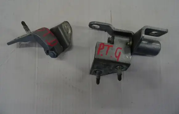 Rear door hinge set