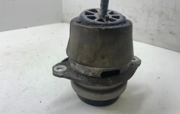 Porsche Cayenne (92A) Engine mount bracket 7P6199131D