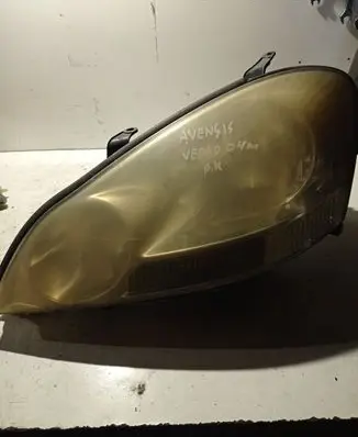 Toyota Avensis Verso Headlight/headlamp