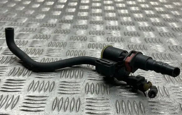Chrysler Pacifica Breather valve 04627694AB 1738C1461A