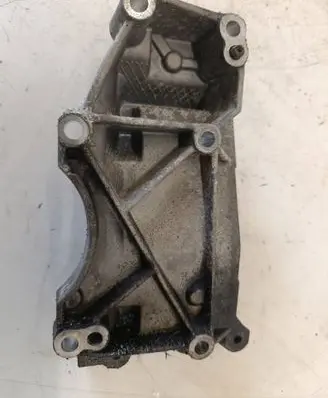 Citroen C5 Engine mounting bracket 