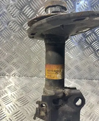 Toyota Avensis T270 Front shock absorber/damper 4851005333
