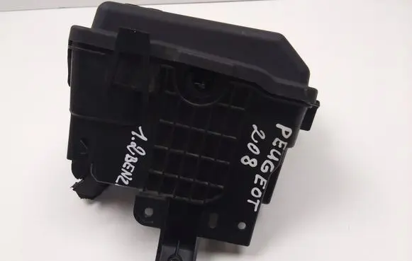Peugeot 208 Fuse box set 2G473427 22430679