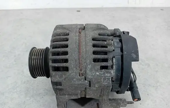 Volkswagen Golf Plus Generator/alternator 06A903026